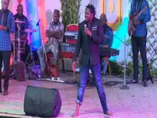 Video: Klint The Drunk Performs at a Ceremony